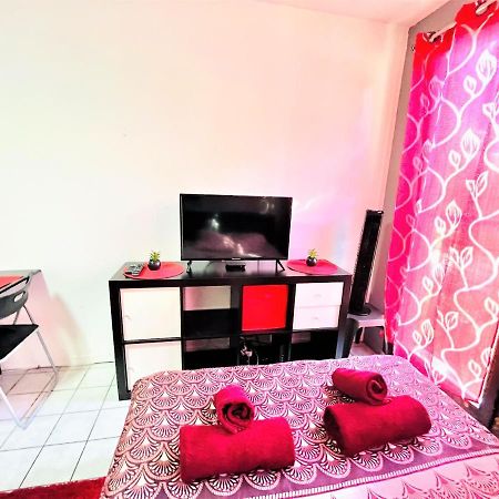 Appartement Le Red Escape à 15min du centre avec parking privé gratuit à Annecy Extérieur photo