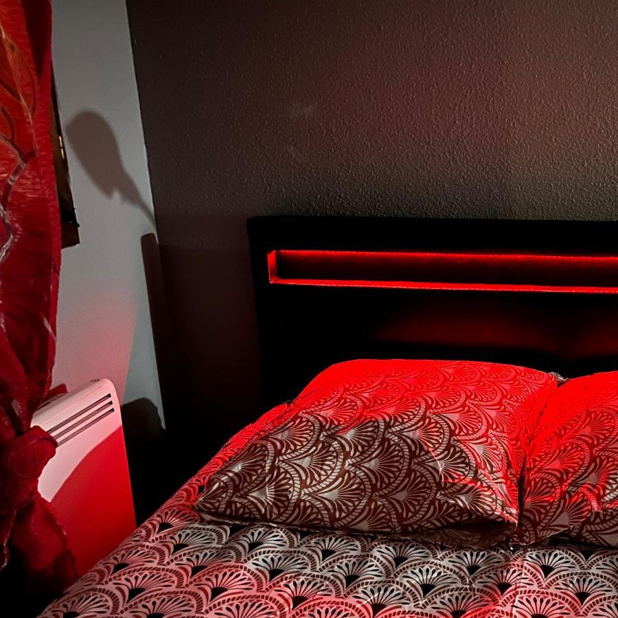 Appartement Le Red Escape à 15min du centre avec parking privé gratuit à Annecy Extérieur photo