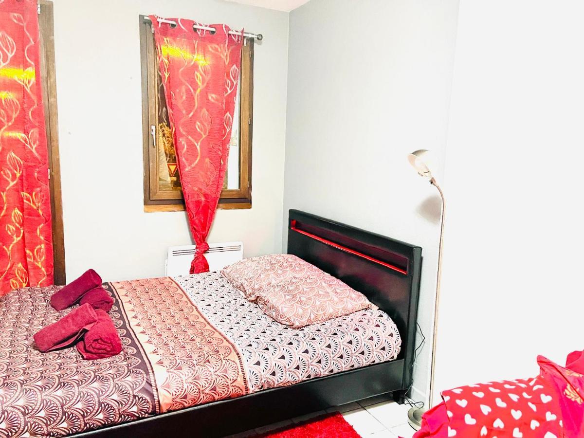 Appartement Le Red Escape à 15min du centre avec parking privé gratuit à Annecy Extérieur photo
