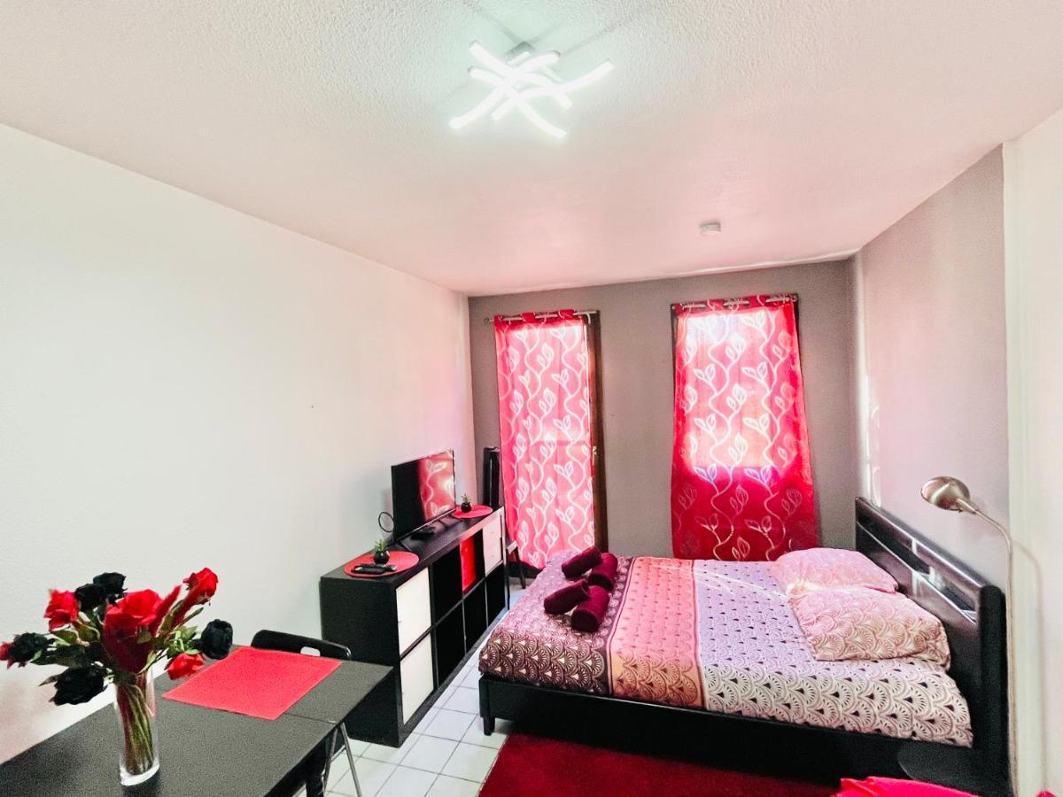 Appartement Le Red Escape à 15min du centre avec parking privé gratuit à Annecy Extérieur photo