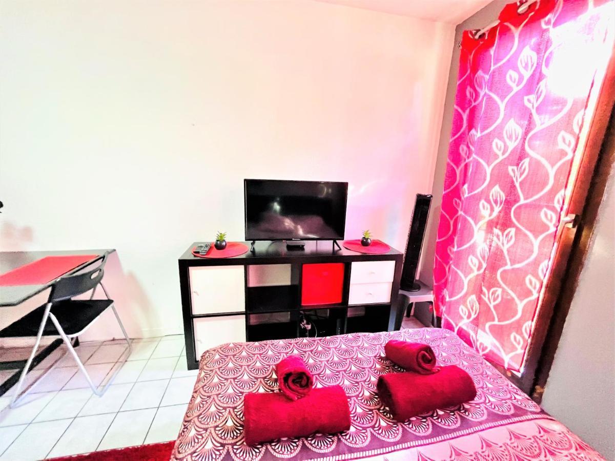 Appartement Le Red Escape à 15min du centre avec parking privé gratuit à Annecy Extérieur photo