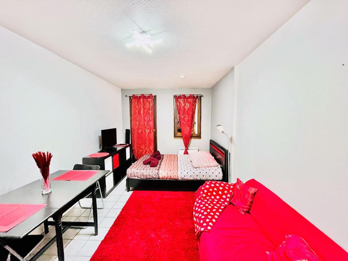 Appartement Le Red Escape à 15min du centre avec parking privé gratuit à Annecy Extérieur photo