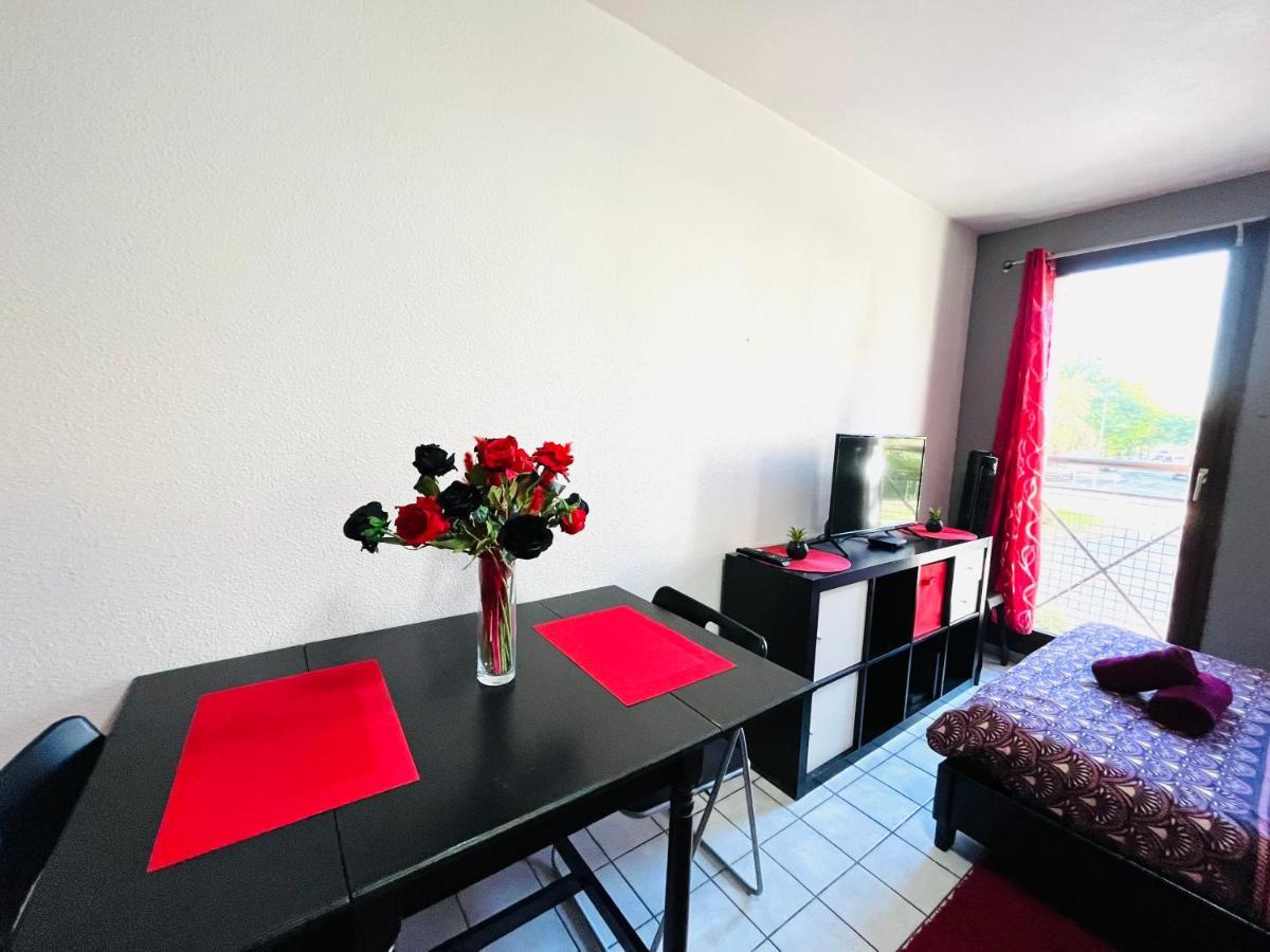 Appartement Le Red Escape à 15min du centre avec parking privé gratuit à Annecy Extérieur photo