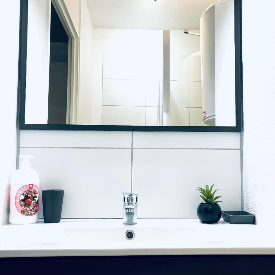 Appartement Le Red Escape à 15min du centre avec parking privé gratuit à Annecy Extérieur photo
