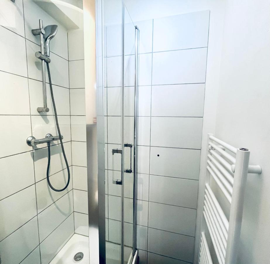 Appartement Le Red Escape à 15min du centre avec parking privé gratuit à Annecy Extérieur photo